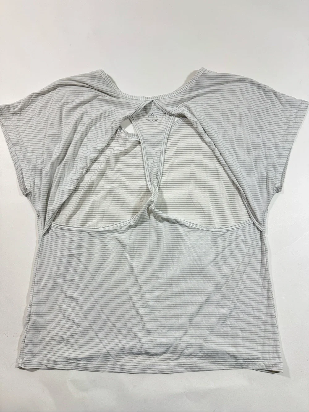 Beyond Yoga Drape Cutout Back Shirt Grey Stripe